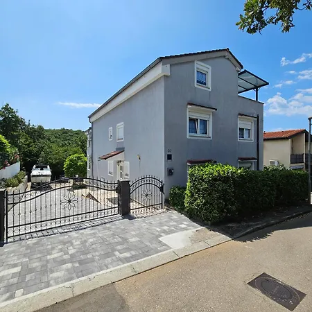 Apartment Totic Njivice